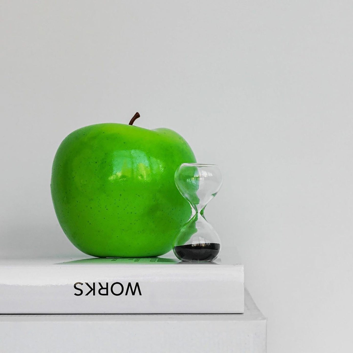 Hourglass Miniature Black