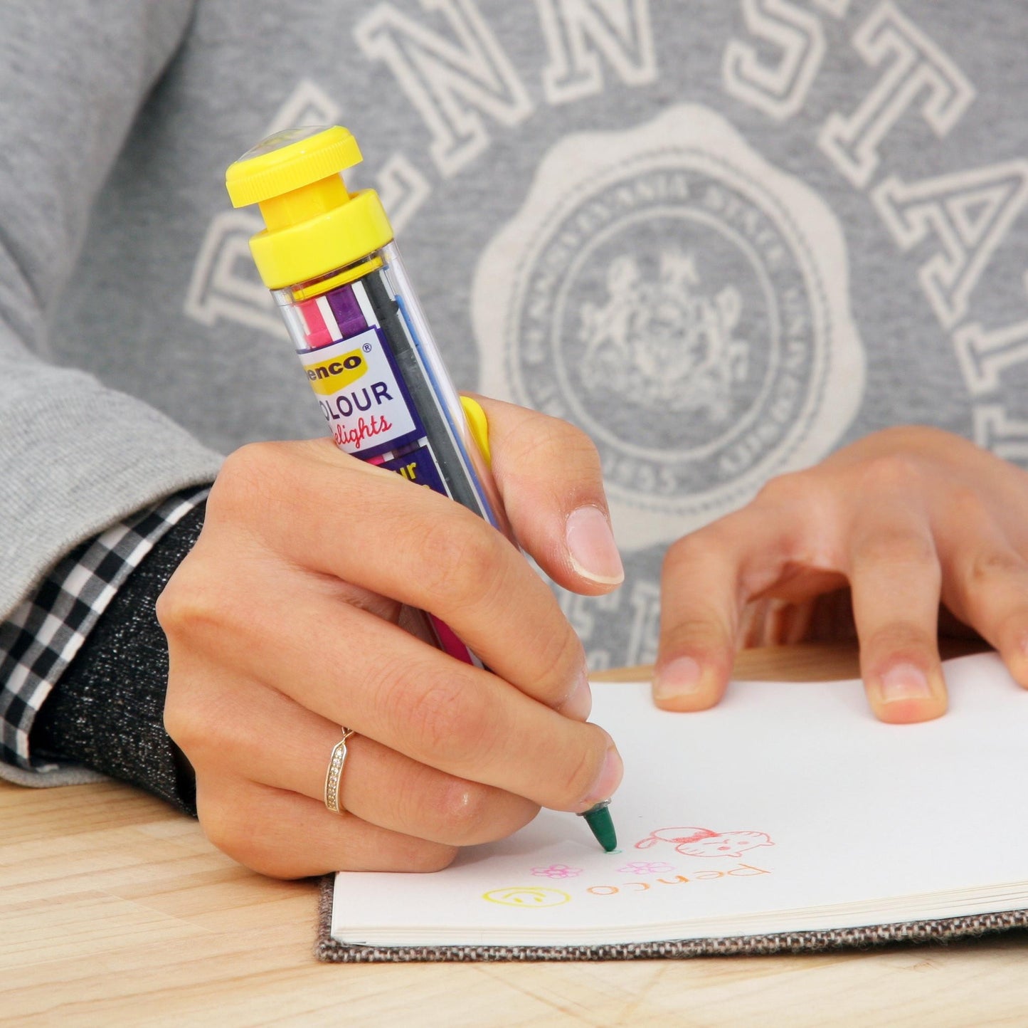 8 Colour Crayon Yellow