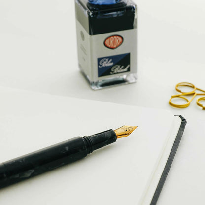 Marbled Fountain Pen Attaché Black