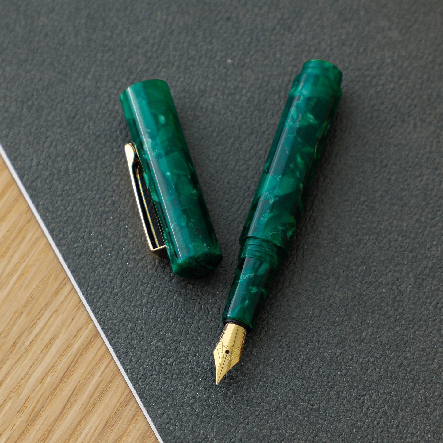 Marbled Fountain Pen Attaché Green