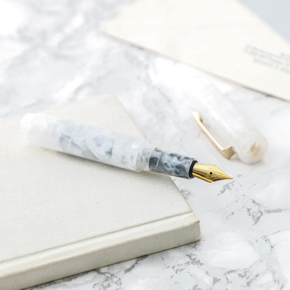 Marbled Fountain Pen Attaché White