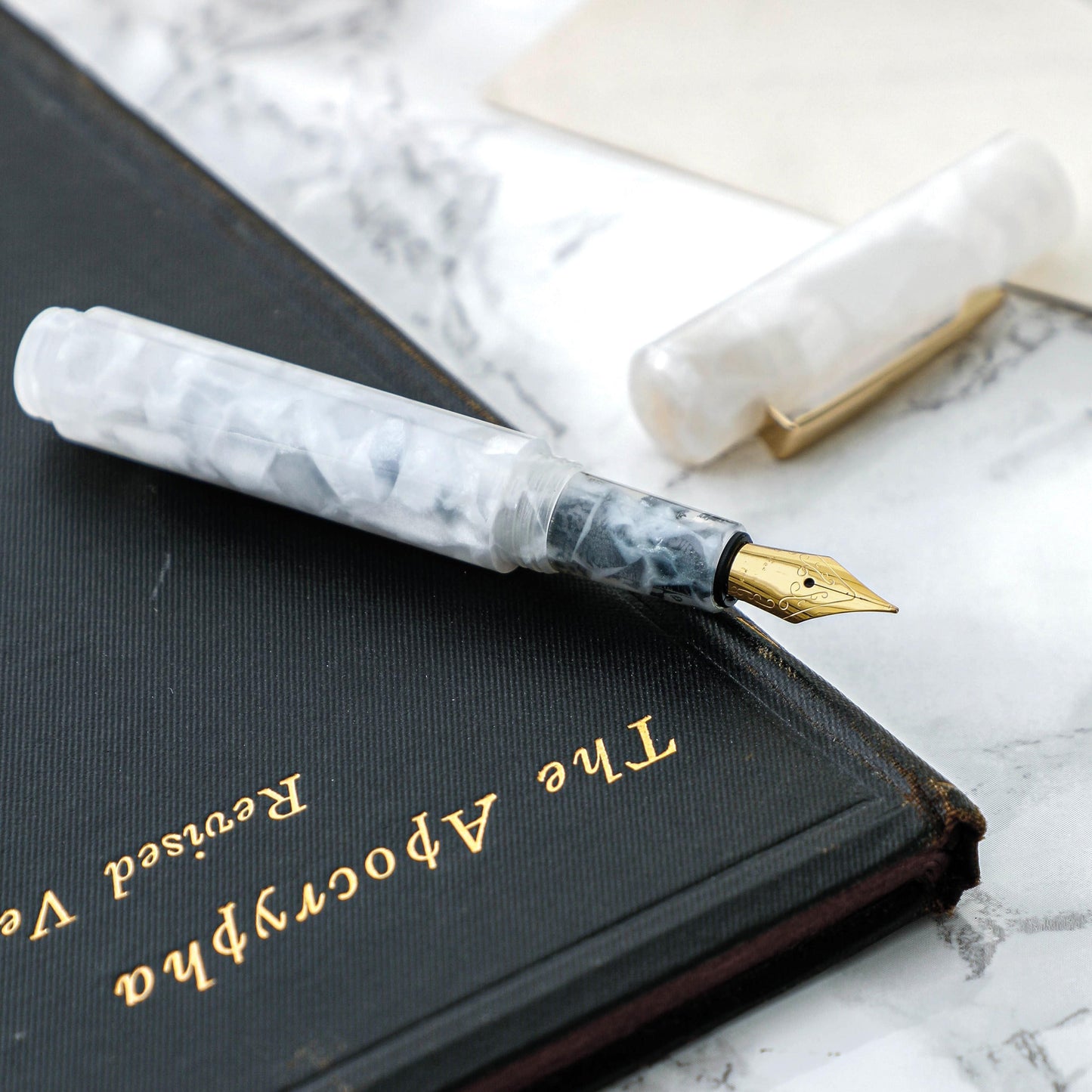 Marbled Fountain Pen Attaché White