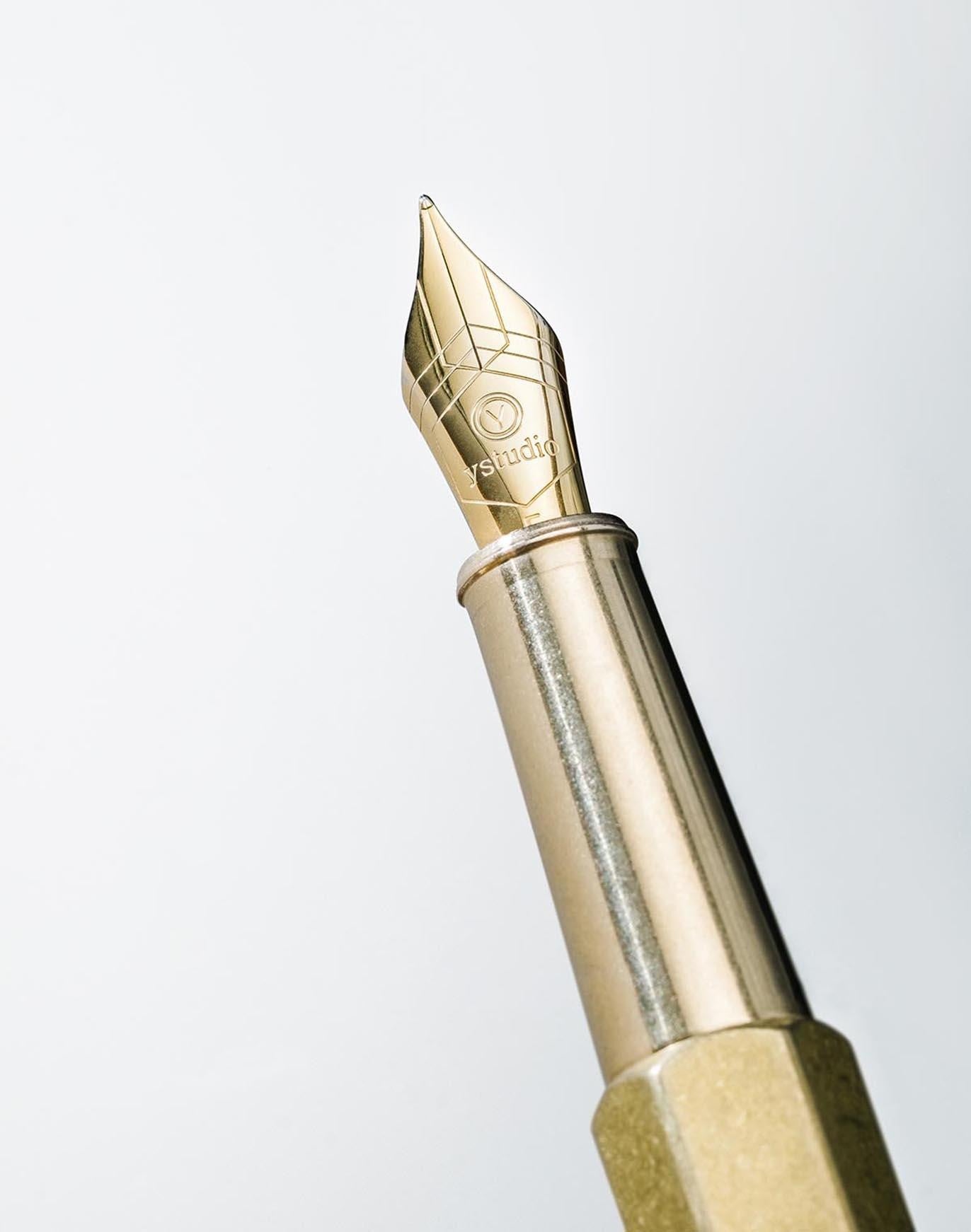 Classic Revolve - Fountain Pen (Black - F nib)