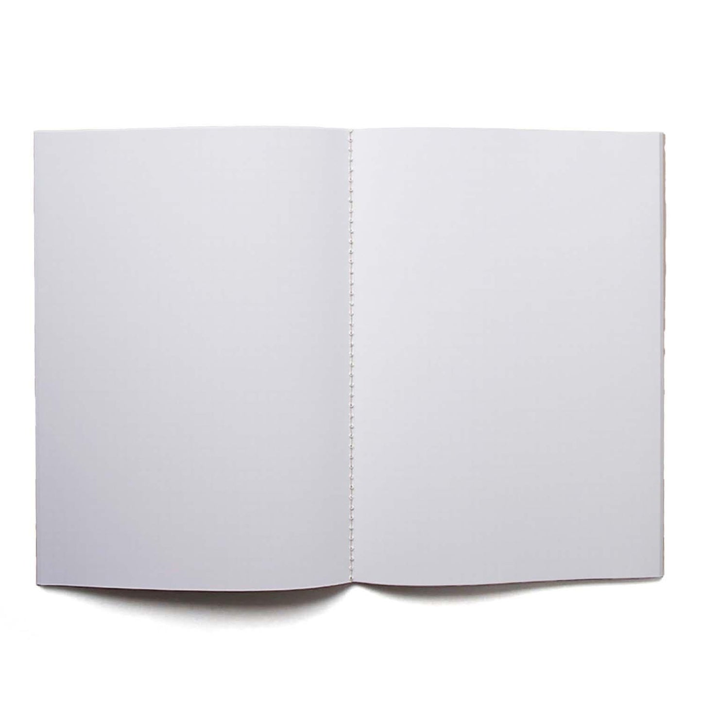 Beigefarbene Notizbuchhülle im Format A5 mit Nähten