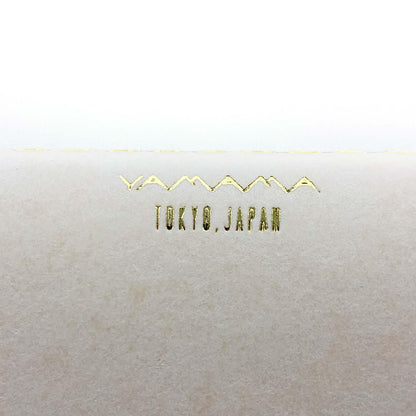 Beigefarbene Notizbuchhülle im Format A5 mit Nähten