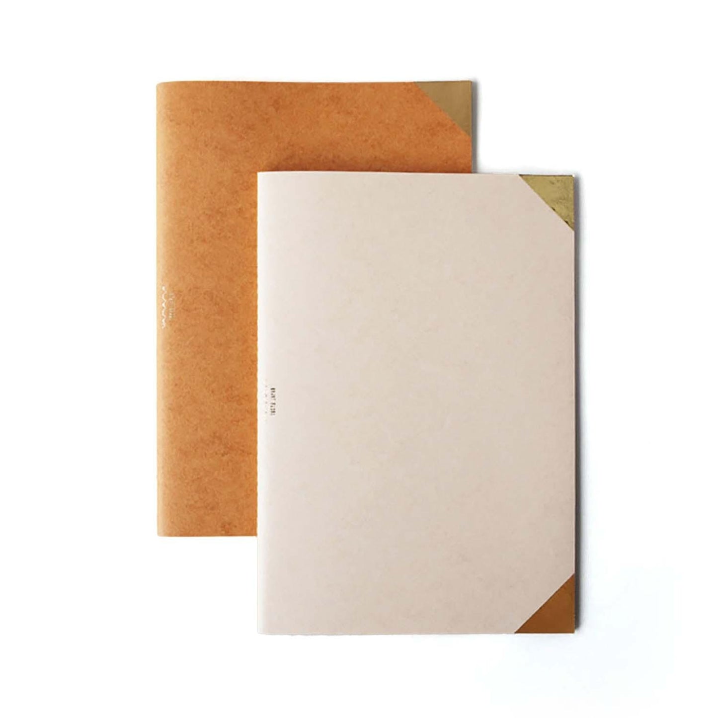 Beigefarbene Notizbuchhülle im Format A5 mit Nähten